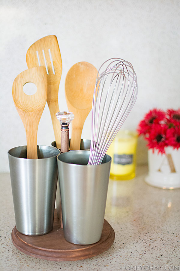 An awesome way to organize your kitchen utensils with this Lazy