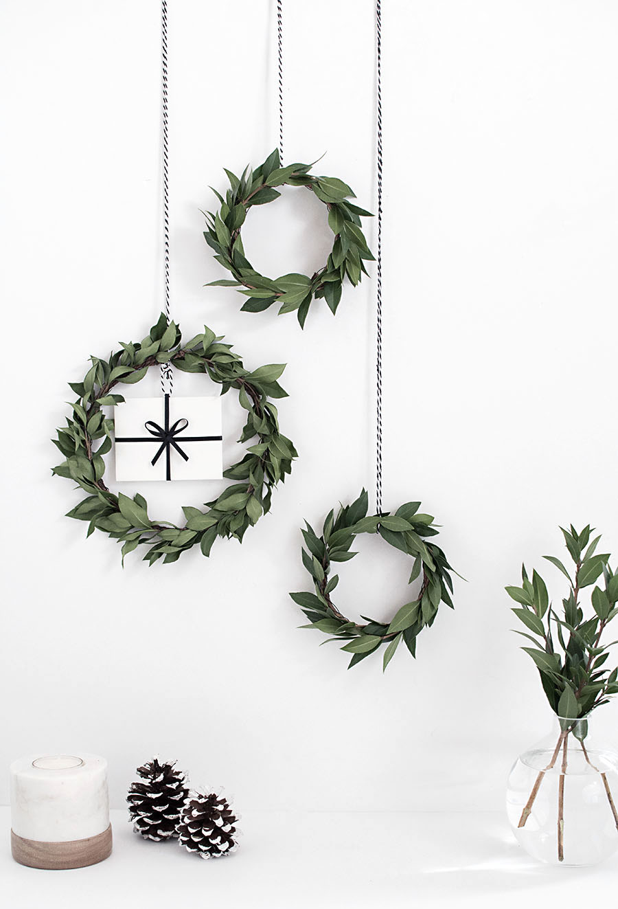 https://www.homeyohmy.com/wp-content/uploads/2015/11/DIY-gift-card-mini-wreath-Homey-Oh-My4.jpg
