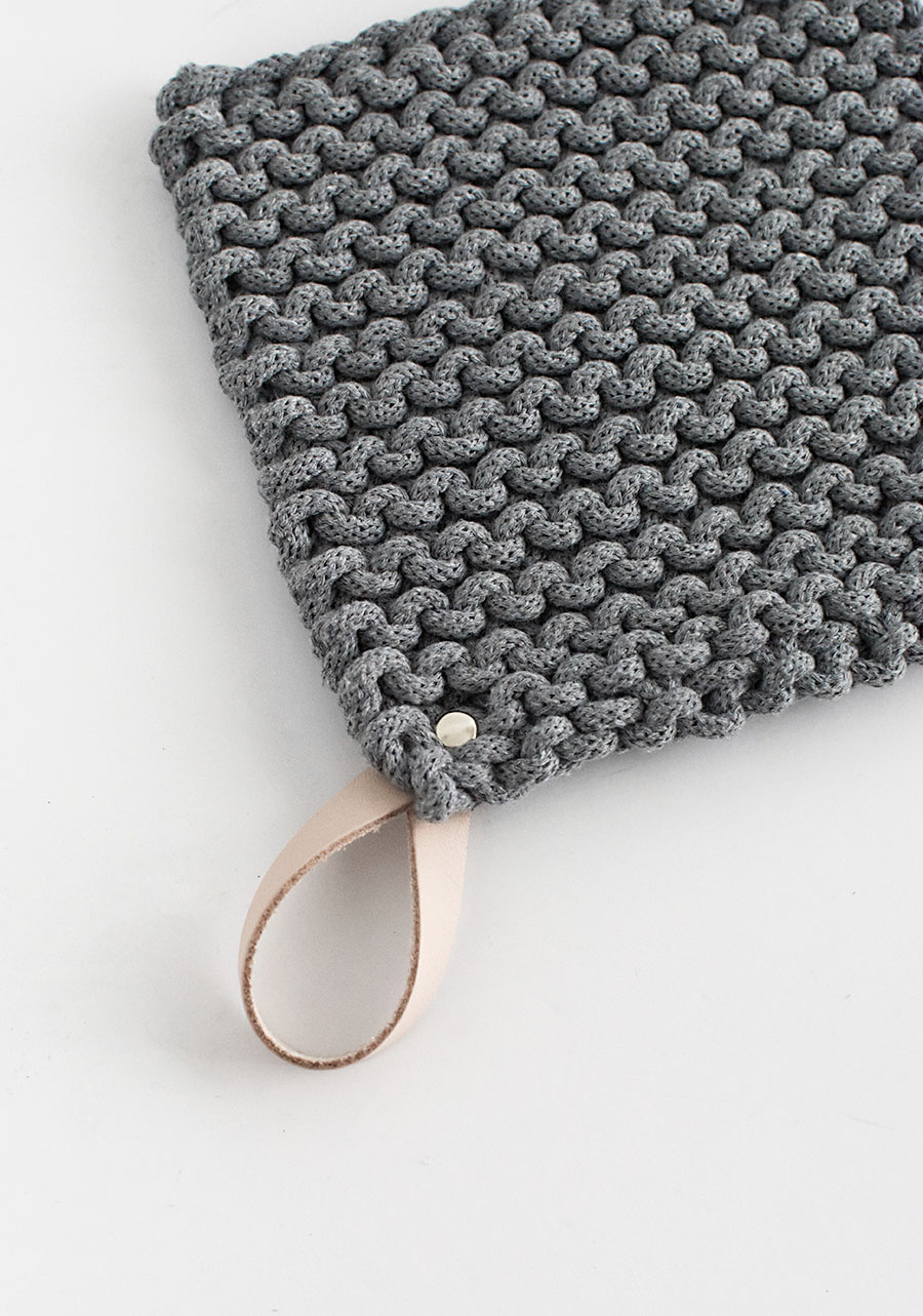 Extra Chunky Knit Hot Pad in Black, Pot Holder Handknit with Button, OAK  One Of A Kind