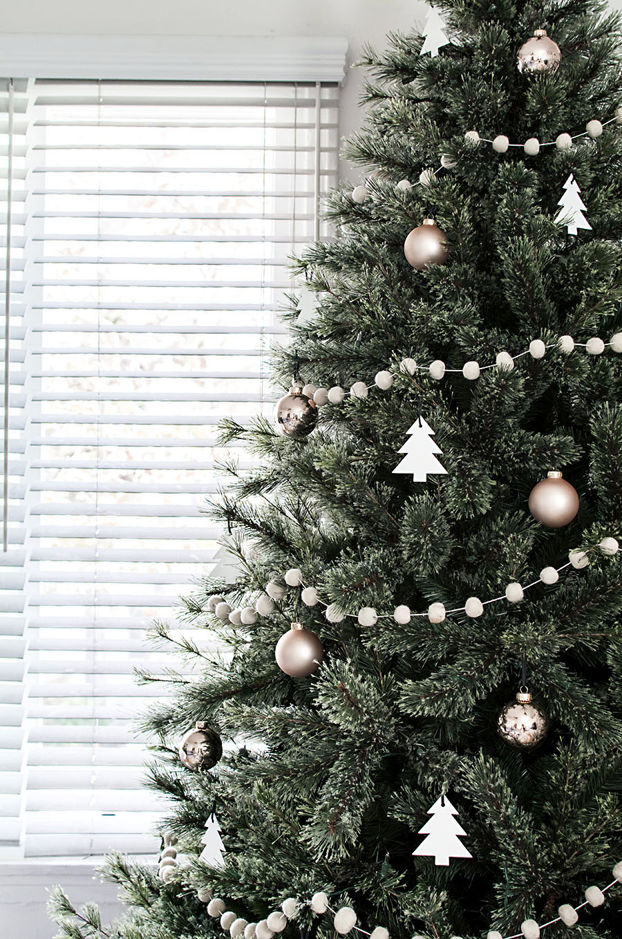 minimalist christmas tree scandinavian style