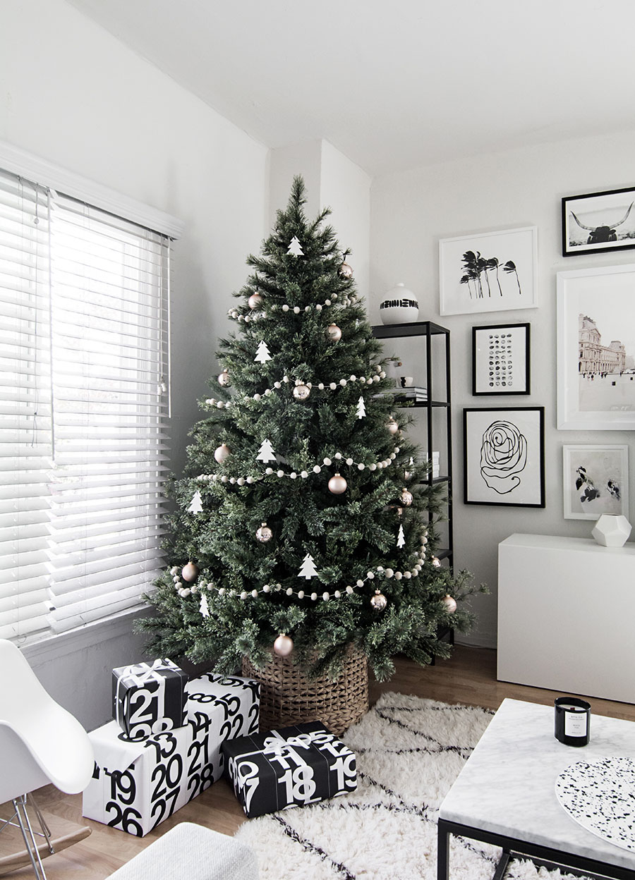 40 Best Small Christmas Tree Decorations - Ideas for Mini Christmas Trees