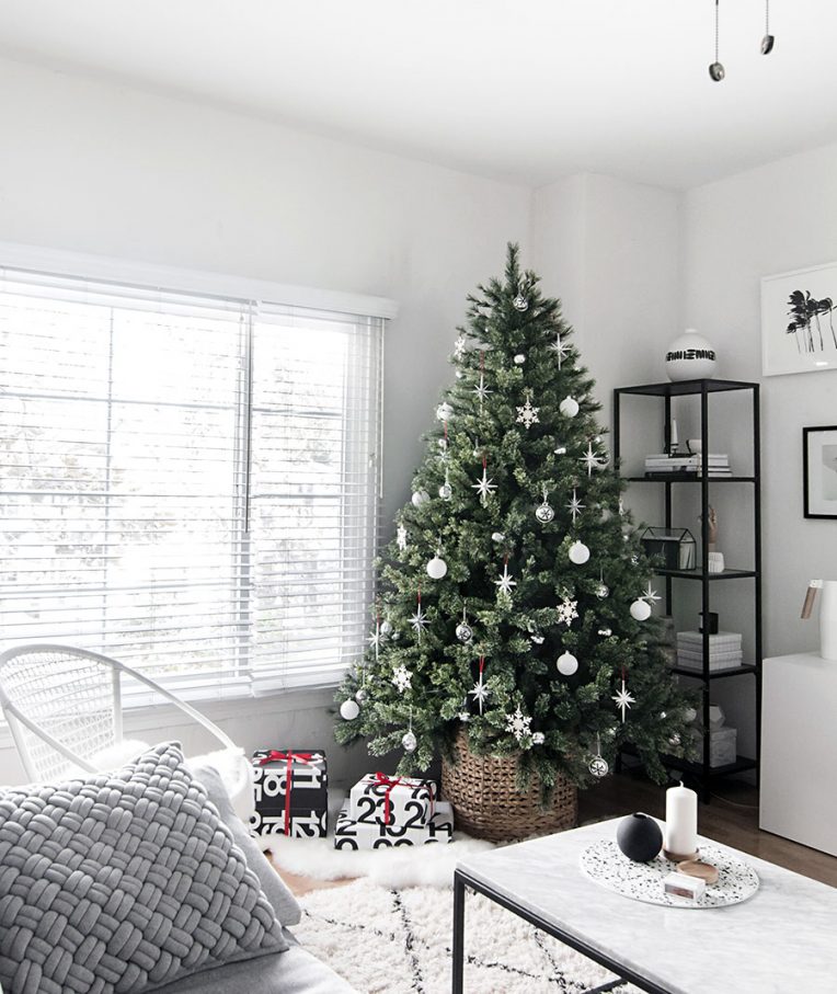 Modern Minimal Christmas Tree - Homey Oh My