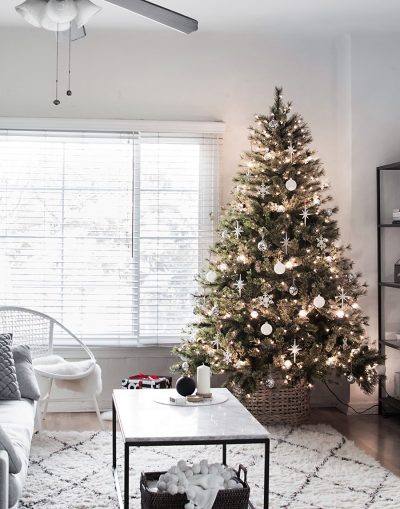 Modern Minimal Christmas Tree - Homey Oh My