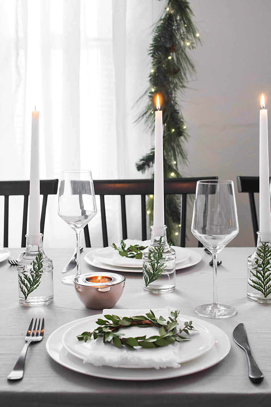 Modern Christmas place setting - Homey Oh My